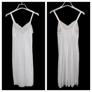 Interludes Lingerie Lace Full Slip Nylon Vintage 60s 70s White Size 34